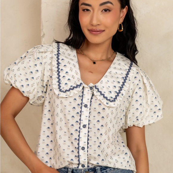 entro Tops - Floral Puff Sleeve Blouse - White and Blue